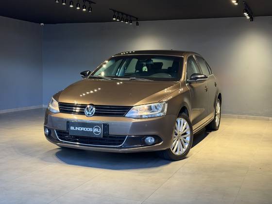 VOLKSWAGEN JETTA 2.0 TSI HIGHLINE 211CV GASOLINA 4P TIPTRONIC VOLKSWAGEN JETTA 2.0 TSI HIGHLINE 211CV GASOLINA 4P TIPTRONIC